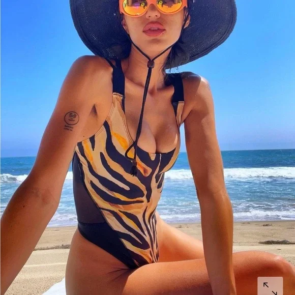 NEW SAVAGE X FENTY - Thong Bodysuit - Picture 4 of 9